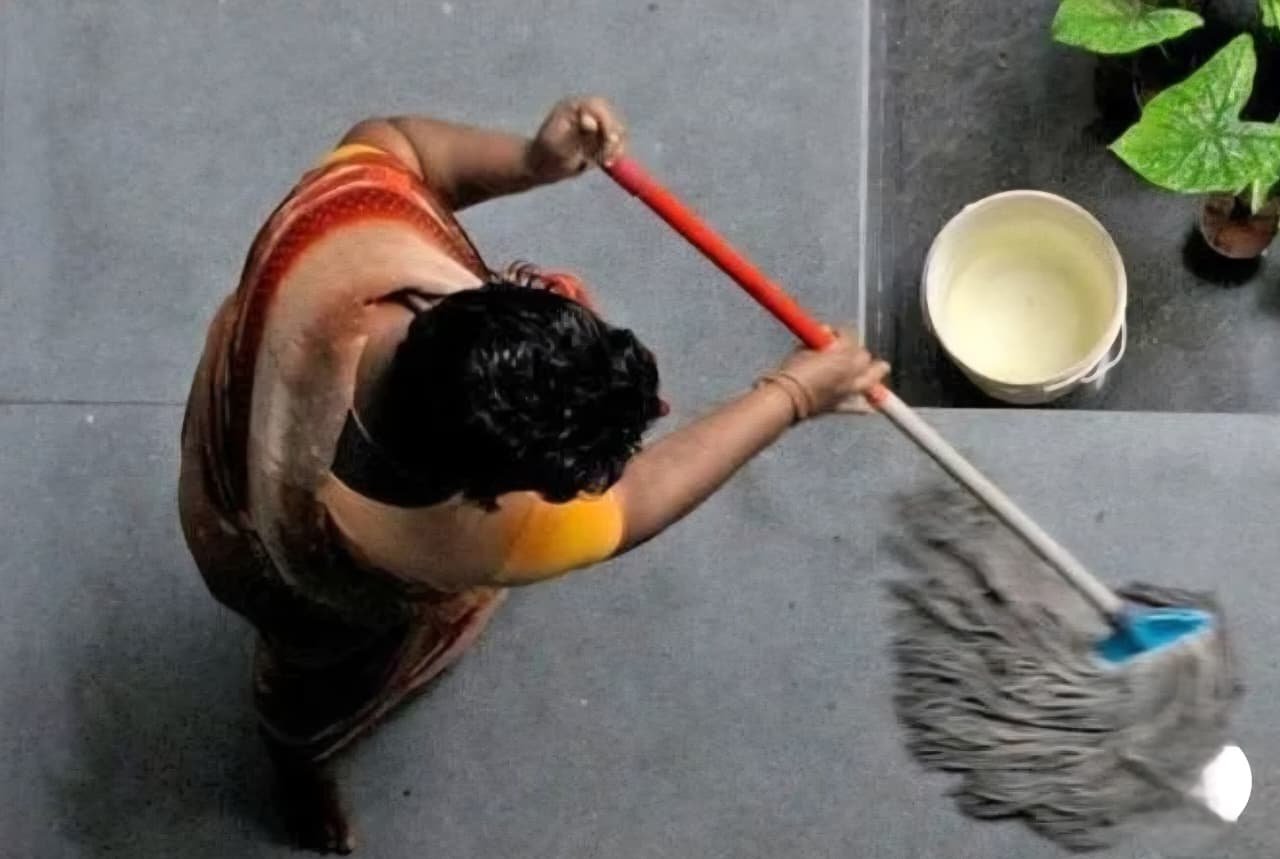 घरेलू विवाद से मेड ने एक दिन में छोड़ा काम, Agency को लौटाने होंगे 36799 रुपए