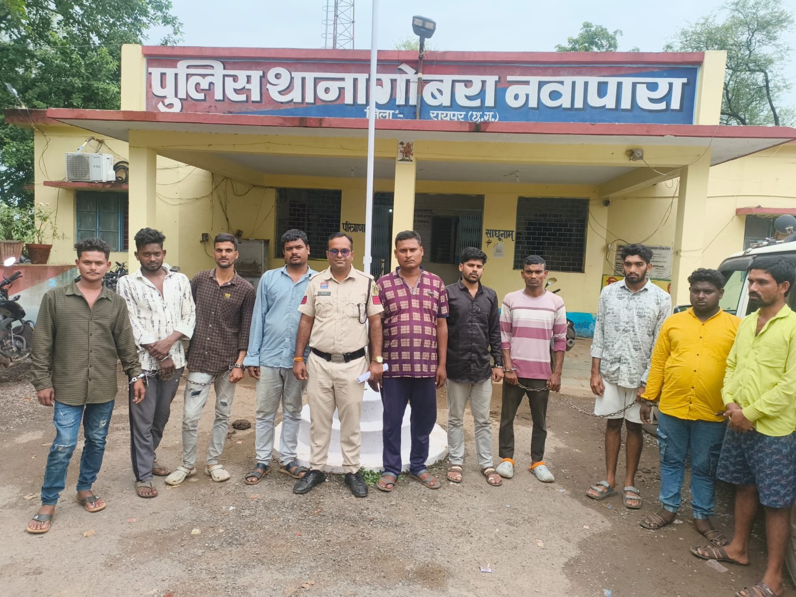 Raipur गोबरा नवापारा में पुलिस की बड़ी कार्यवाही, जुआ खेलते 10 आरोपी गिरफ्तार