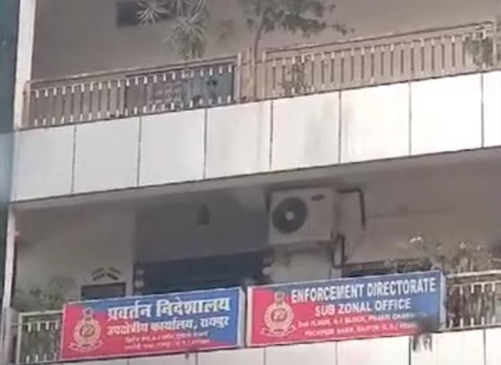 नान घोटाला मामला: आलोक शुक्ला Supreme Court के आदेश के बिना सरेंडर करने पहुंचे ED कोर्ट, विशेष अदालत ने ठुकराया