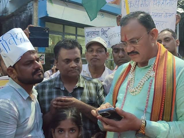 NHM कर्मचारियों की हड़ताल खत्म: मंत्री जायसवाल ने 4 मांगें मानी, 3 पर समिति बनी