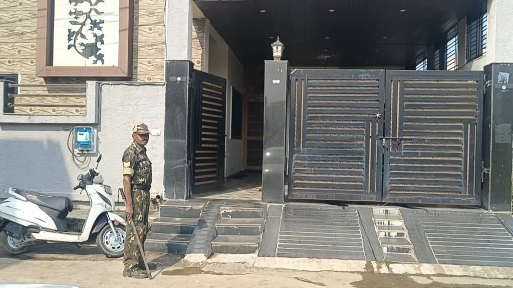 Raipur में EOW की बड़ी कार्रवाई, अवधेश यादव और सहयोगियों के ठिकानों पर रेड पड़ी