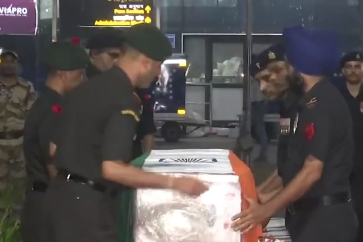 छत्तीसगढ़ ने वीर सपूत को किया नमन, Guard Of Honour के साथ अंतिम विदाई