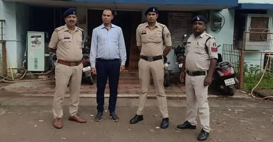 Chhattisgarh पुलिस की बड़ी कार्रवाई: निवेश के नाम पर 49.50 लाख की ठगी, ओडिशा से फरार आरोपी गिरफ्तार