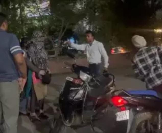 Bilaspur में युवतियों की गुंडागर्दी: युवक को तमाचा मारकर आंखों में डाला मिर्ची पाउडर