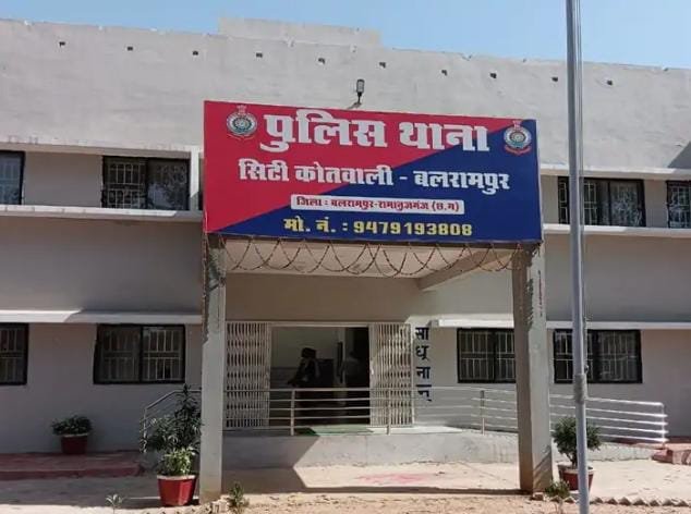 Balrampur में पुलिस कांस्टेबल ने आदिवासी छात्रा के साथ किया दुष्कर्म, आईजी के निर्देश पर दर्ज हुई जीरो FIR