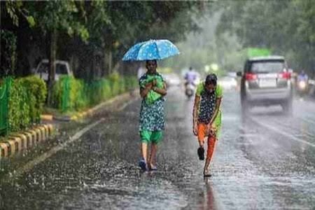 Raipur  में मौसम ने बदला मिजाज, गरज-चमक के साथ बरसी बारिश