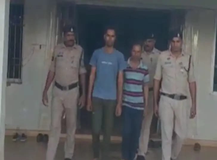 बाप-बेटे की जोड़ी ने नौकरी के नाम पर 12 लोगों से ठगे 70 Lakh