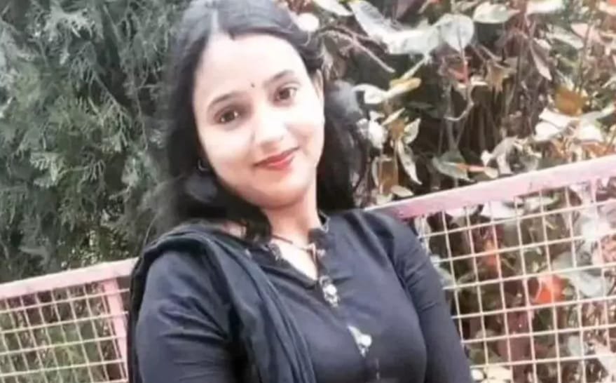 Chhattisgarh शिक्षिका नम्रता गुप्ता के खिलाफ FIR दर्ज, नौकरी से बर्खास्त, छात्रा को पीटने का मामला