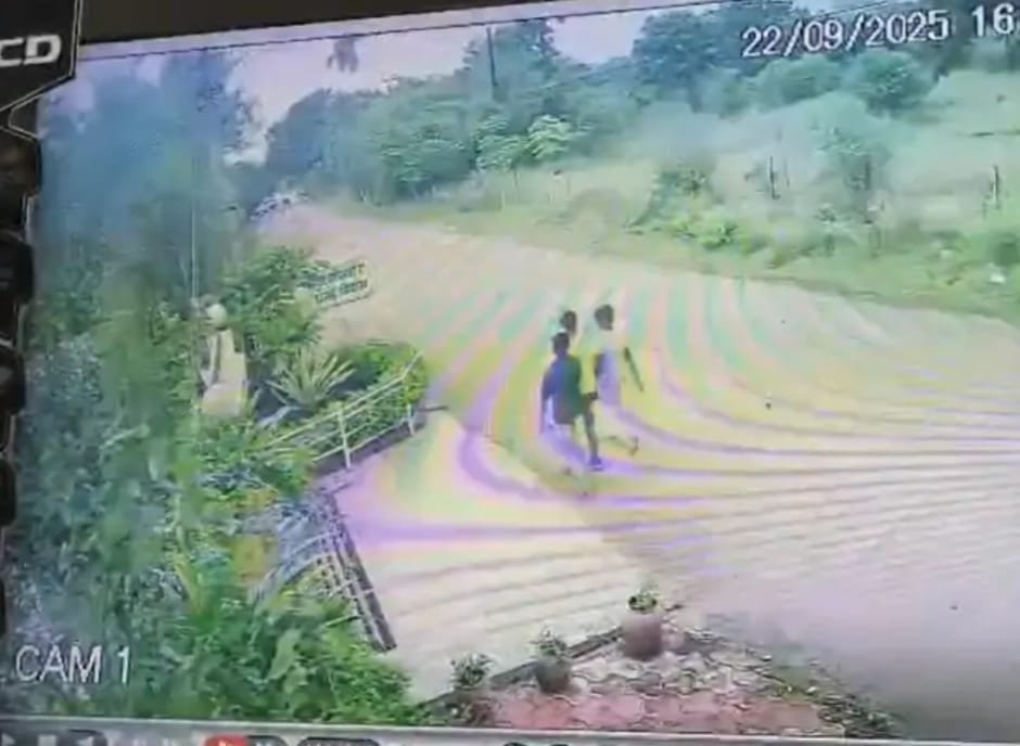 CCTV में कैद: पुलिसकर्मियों के बेटों ने की चोरी की साजिश”