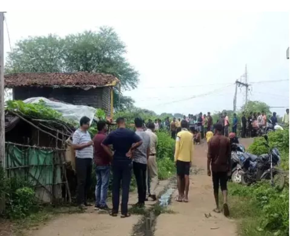 Raigarh में डबल Murder का सनसनीखेज मामला: बंद कमरे से बदबू, खून के छींटे और दफनाने के निशान से हड़कंप