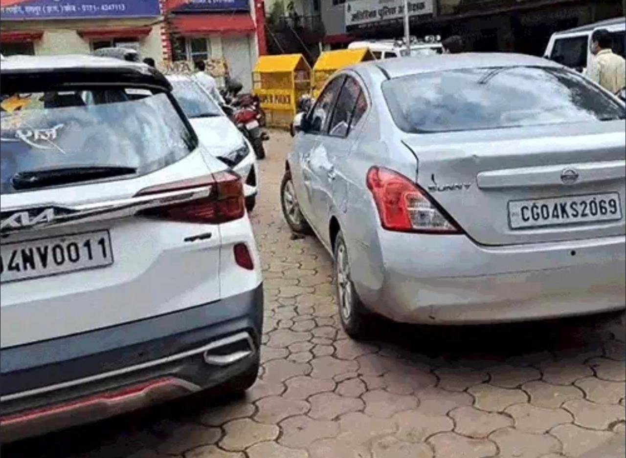 Raipur में National Highway पर रईसजादों की स्टंटबाजी