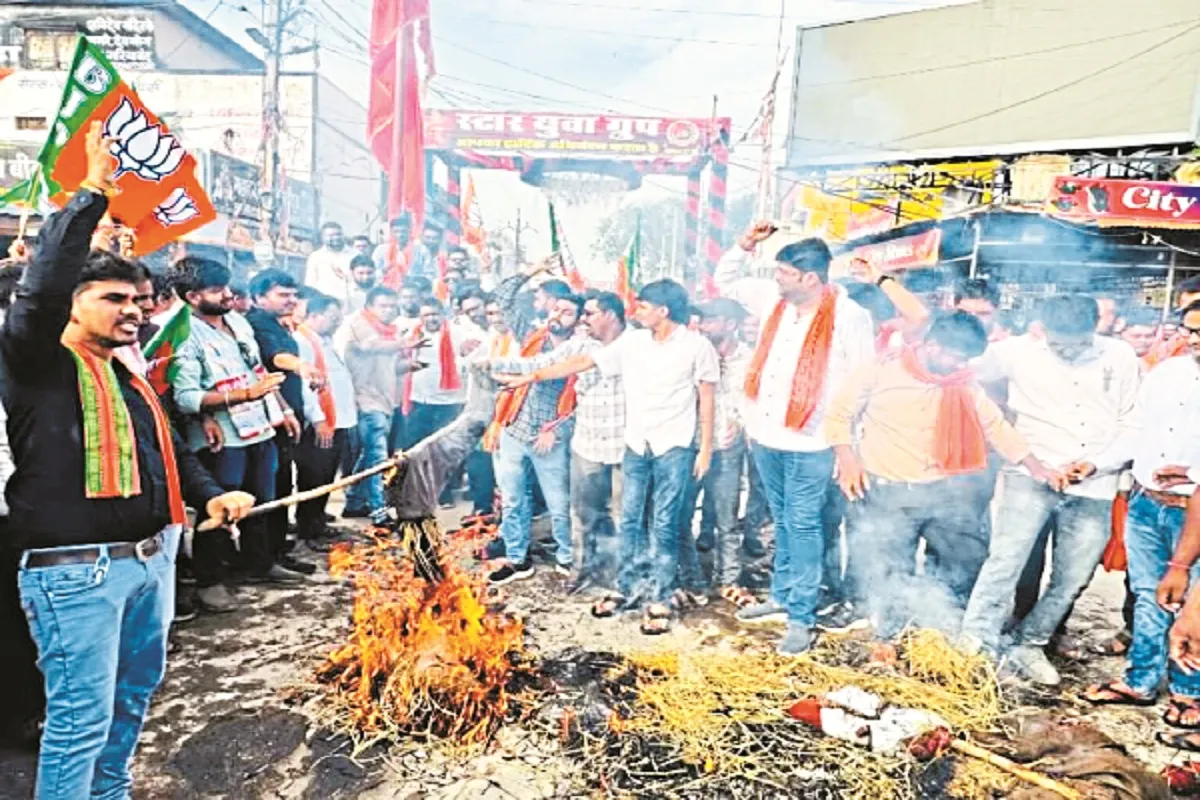 Gariyaband में शव वाहन न मिलने से महिला की लाश खाट पर 2 किलोमीटर तक पैदल ले जाने की मजबूरी