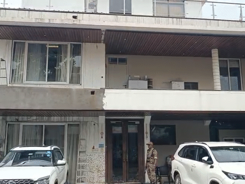 Chhattisgarh बीज निगम घोटाला: ED ने जब्त किए 4 Crore Cash और 10 किलो चांदी की ईंटें, DMF फंड के दुरुपयोग का खुलासा