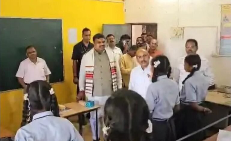 Durg: Shiksha Mantri स्कूलों में औचक निरीक्षण