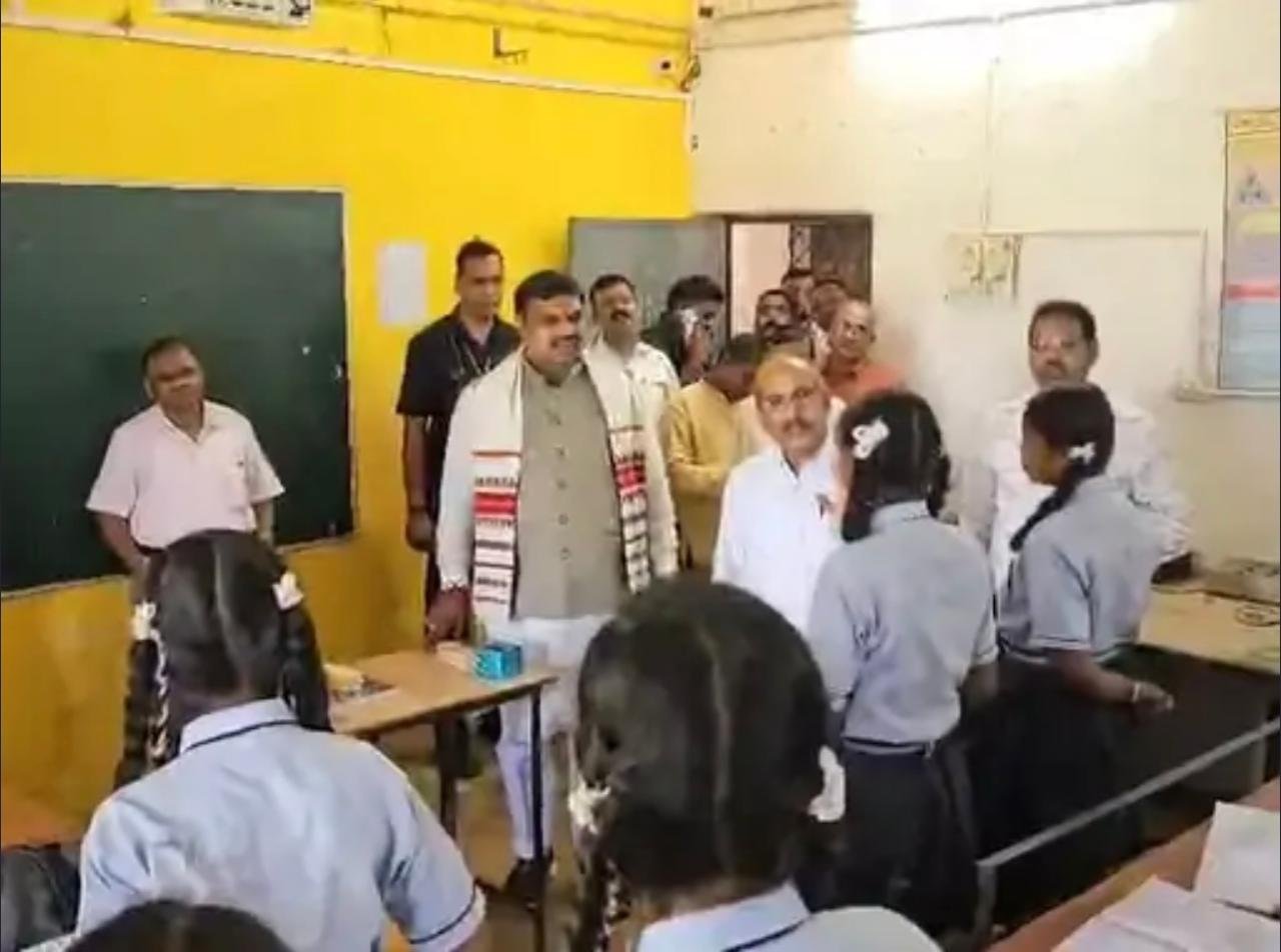 Durg: Shiksha Mantri स्कूलों में औचक निरीक्षण