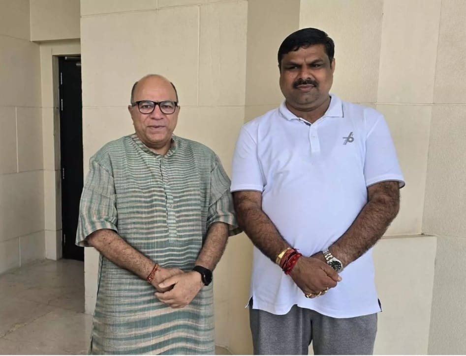 Chhattisgarh के शिक्षा मंत्री गजेंद्र यादव ने की वरिष्ठ अभिनेताओं से मुलाकात