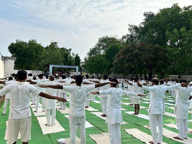 Chhattisgarh में कैदियों के लिए योग और सूर्यनमस्कार को अनिवार्य बनाने की शुरुआत
