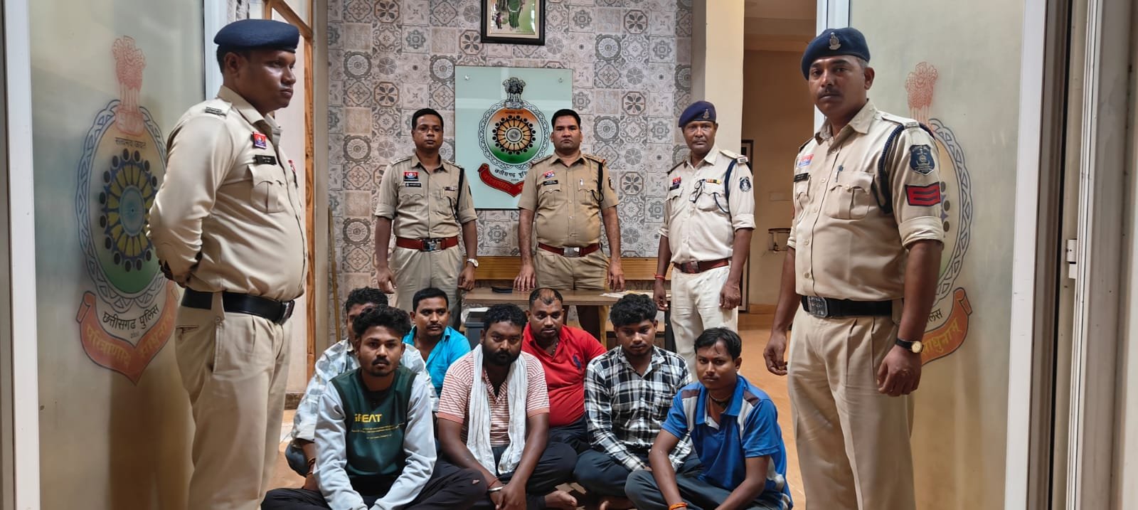 Patan : अवैध शराब पर पुलिस की बड़ी कार्रवाई, 7 ढाबा संचालक गिरफ्तार