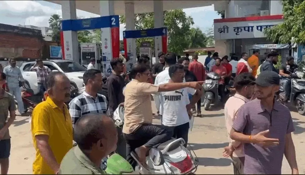 अंबिकापुर Petrol Pump  के पास युवती पर चाकू से जानलेवा हमला