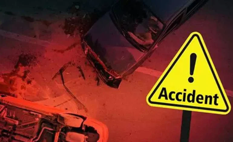 Kawardha हादसों से लाल हो रही सड़कें, तेज रफ्तार कार गार्डवॉल से टकराई,