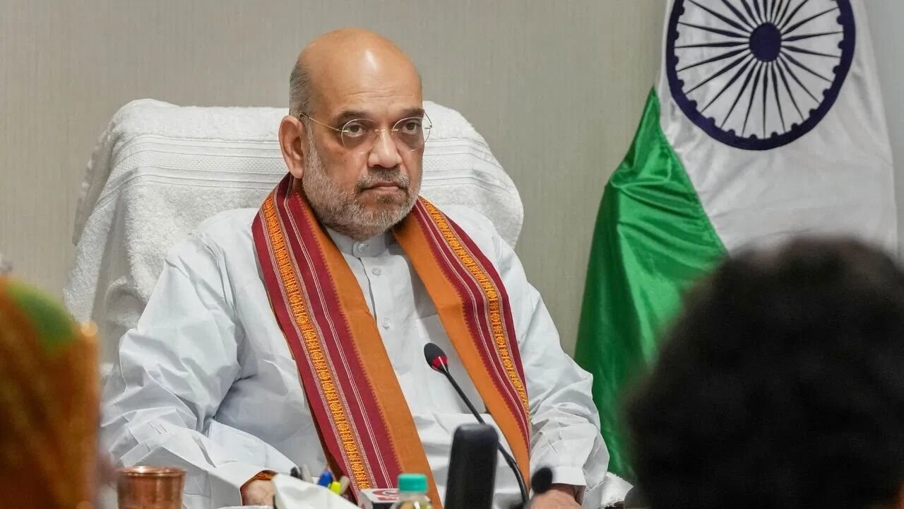 Amit Shah जगदलपुर पहुंचे: बस्तर दशहरा में शिरकत, जनजातीय समस्याओं पर चर्चा