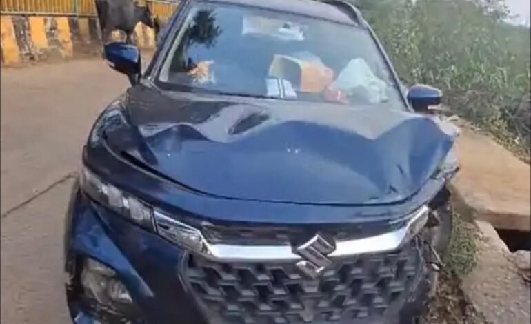 Raipur में असिस्टेंट सेक्रेटरी की कार का एक्सीडेंट : वित विभाग में पोस्टेड  बच्चों को अस्पताल ले जा रहा था ड्राइवर