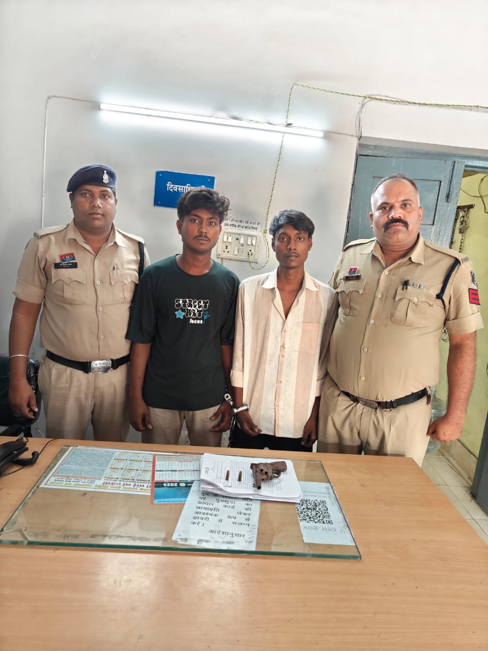 Raipur पुलिस की बड़ी कामयाबी: अवैध रिवॉल्वर और कारतूस के साथ दो गिरफ्तार