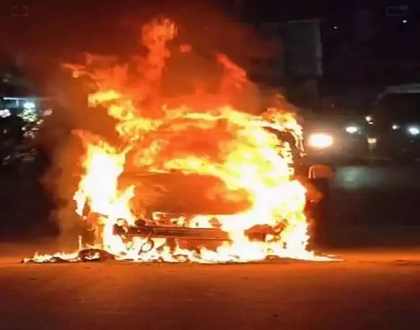 Raipur : आंगन में रखी वाहन पर अज्ञात ने लगाई आग,  पुलिस  ने शुरू किया जांच 