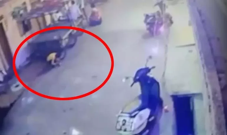 Durg:  दीपावली की खुशियां मातम में बदली…  पटाखे से झुलसा तीन साल का मासूम, अस्पताल में इलाज जारी 