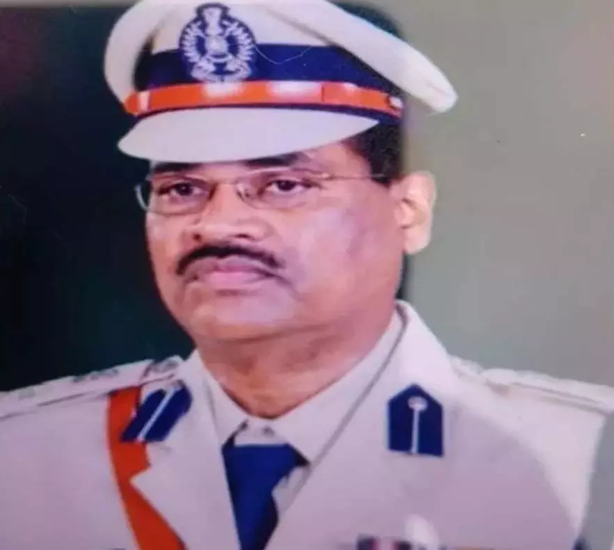 संदिग्ध हालात में मिली DIG सुरेश कुमार ठाकुर का शव, चौकीदार ने तोड़ा दरवाजा तब चला पता …