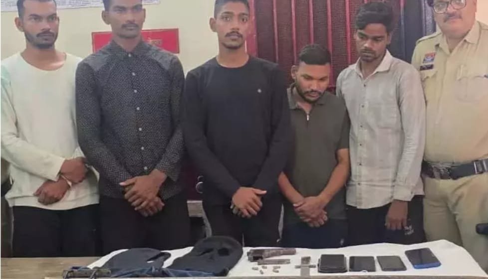 Janjgir में मिडनाइट पर दुकान का शटर तोड़ने वाले चार लुटेरे गिरफ्तार