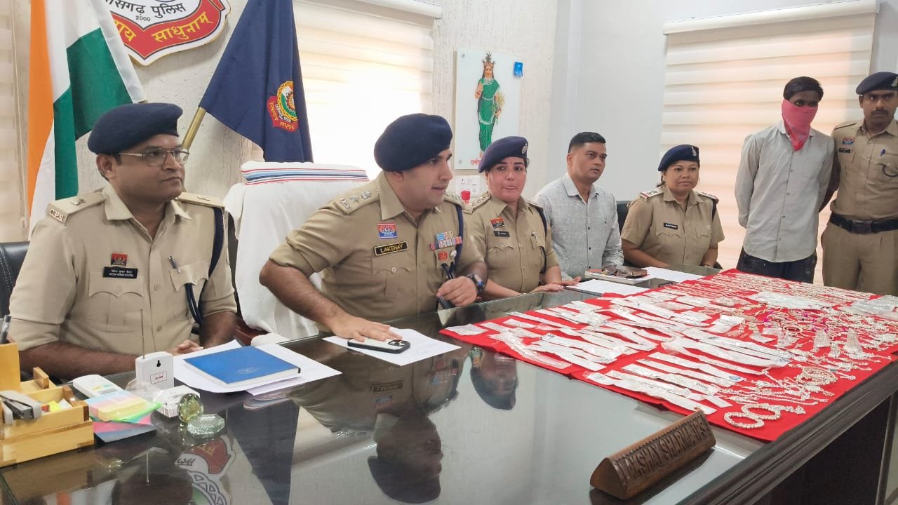 ज्वेलरी चोरी का खुलासा: 6 लाख रुपये के चांदी के जेवरात बरामद, 2 आरोपी गिरफ्तार