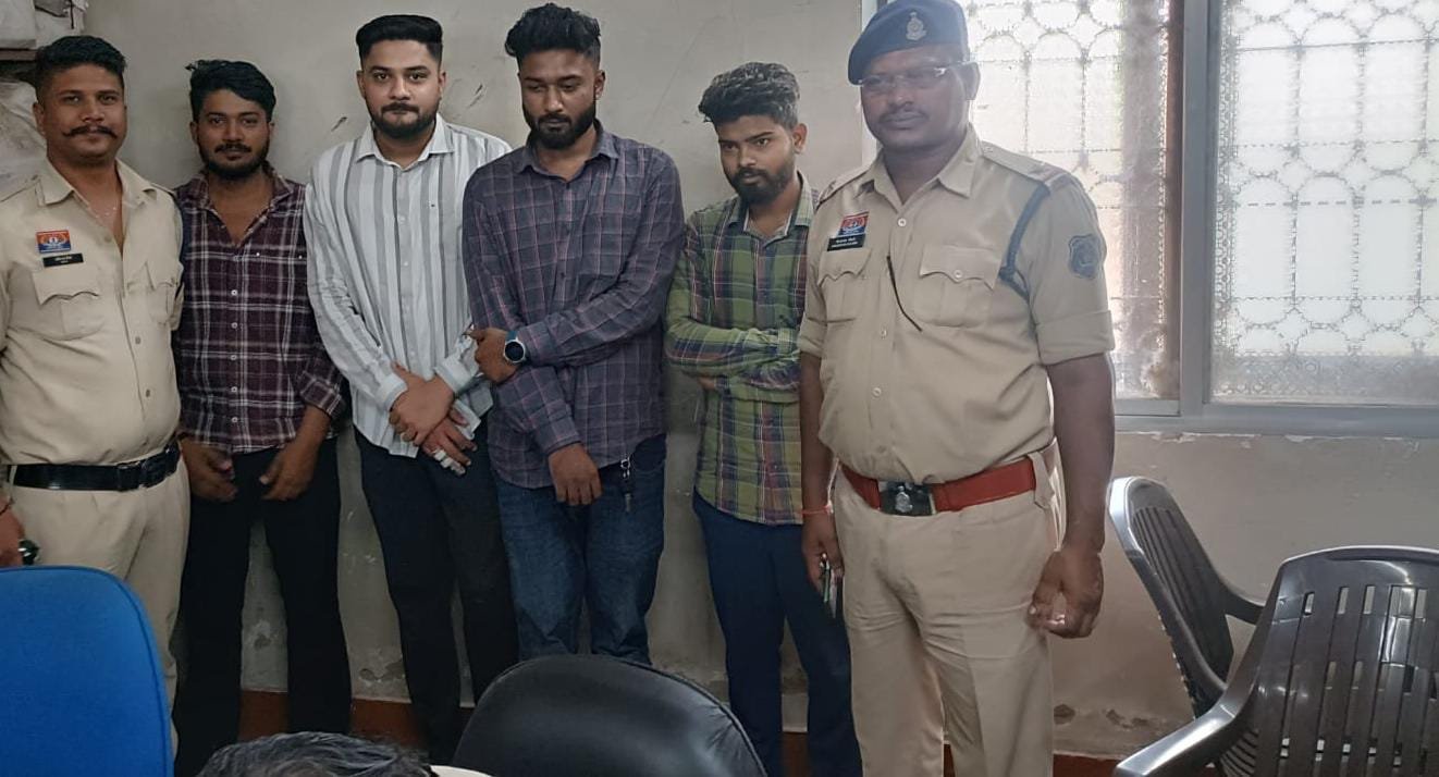 Durg :  पुलिस की बड़ी कार्रवाई, अवैध हुक्का बार संचालक सहित चार युवक गिरफ्तार