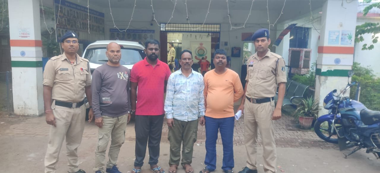 Durg :  होटल में ठहरे 5 संदिग्ध गिरफ्तार, जादू-टोना के उपकरण बरामद