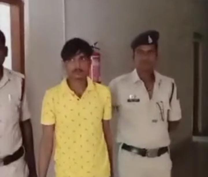 Jashpur:4 गायों के साथ स्कॉर्पियो से हो रहा था परिवहन; पुलिस ने किया गिरफ्तार