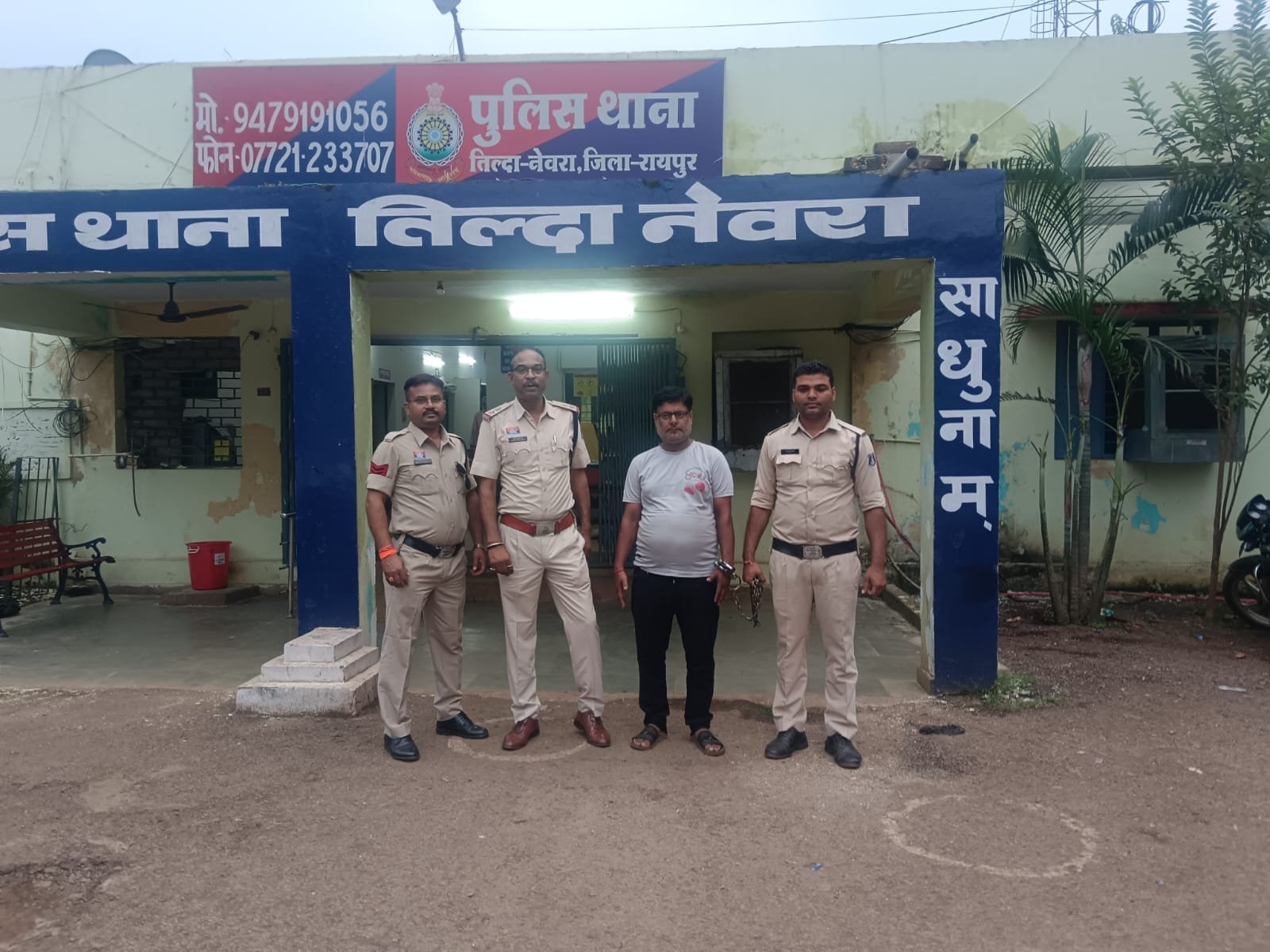 Raipur पुलिस ने Online क्रिकेट सट्टा संचालित करने वाले यश इलेक्ट्रॉनिक के संचालक संजय करमचंदानी को गिरफ्तार