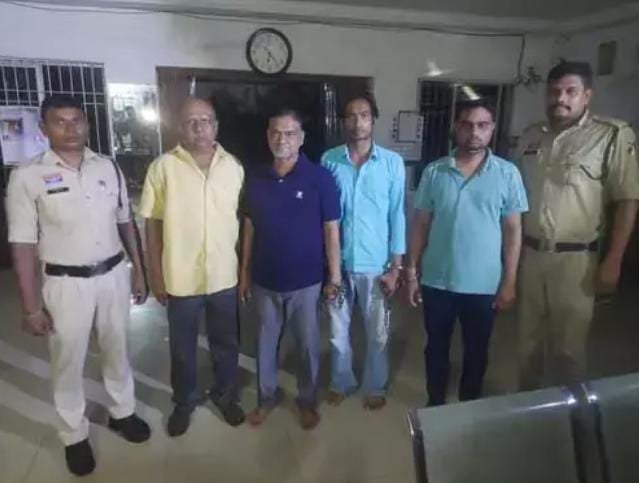 Durg: नौकरी के नाम पर 8 बेरोजगारों से 22 लाख की ठगी, नेता समेत 4 गिरफ्तार