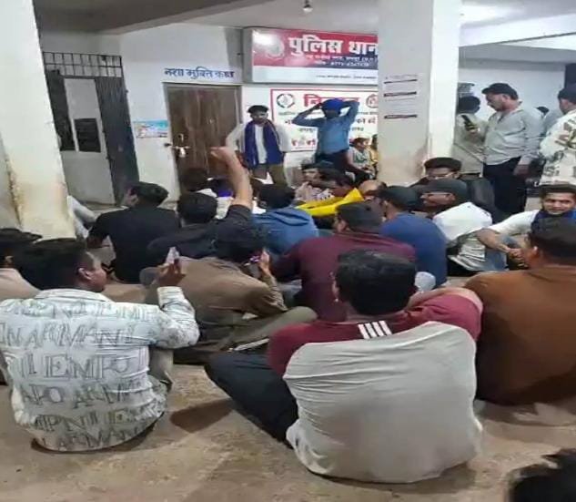 Raipur में धर्मांतरण मामले में हंगामा: महिला की शिकायत पर आरोपी हिरासत में, भीम आर्मी का थाने के बाहर धरना