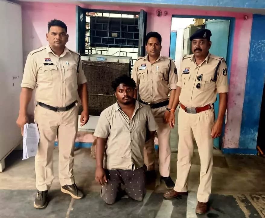 Raigarh में फरार गांजा तस्कर सुलेमान लकड़ा गिरफ्तार