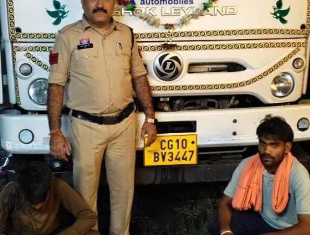 Raigarh में बड़ी कार्रवाई: कोतरारोड़ पुलिस ने अवैध स्क्रैप परिवहन के मामले में दो गिरफ्तार, 20 टन लोहा और माजदा वाहन जब्त