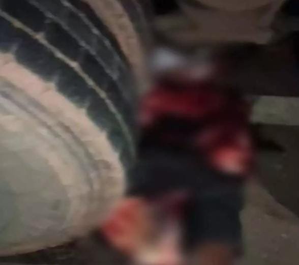 Kawardh में दर्दनाक सड़क हादसा: तेज रफ्तार बाइकों की टक्कर, ट्रेलर की चपेट में आने से 25 वर्षीय युवक की मौत