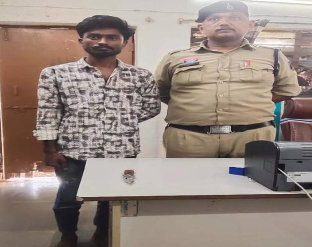 Raipur में अवैध हथियार के साथ युवक गिरफ्तार: खरोरा पुलिस ने बटनदार चाकू के साथ भूपेश वर्मा को दबोचा