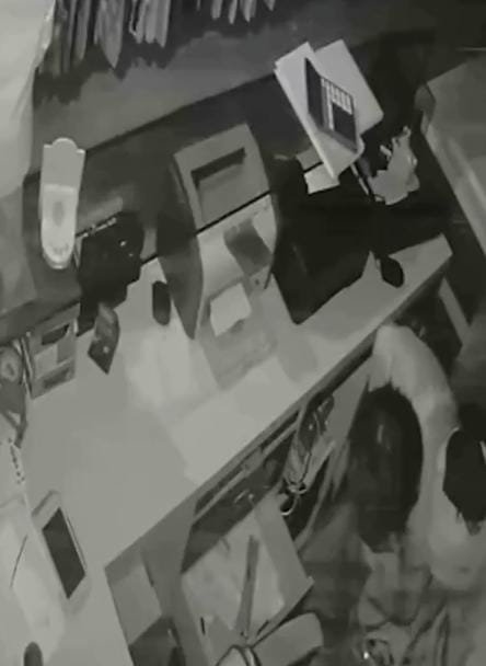 Raipur के डंगनिया में चोरी की बड़ी वारदात: कपड़ों की दुकान से 80 हजार नगद और कीमती सामान चुराया, CCTV में कैद हुई घटना