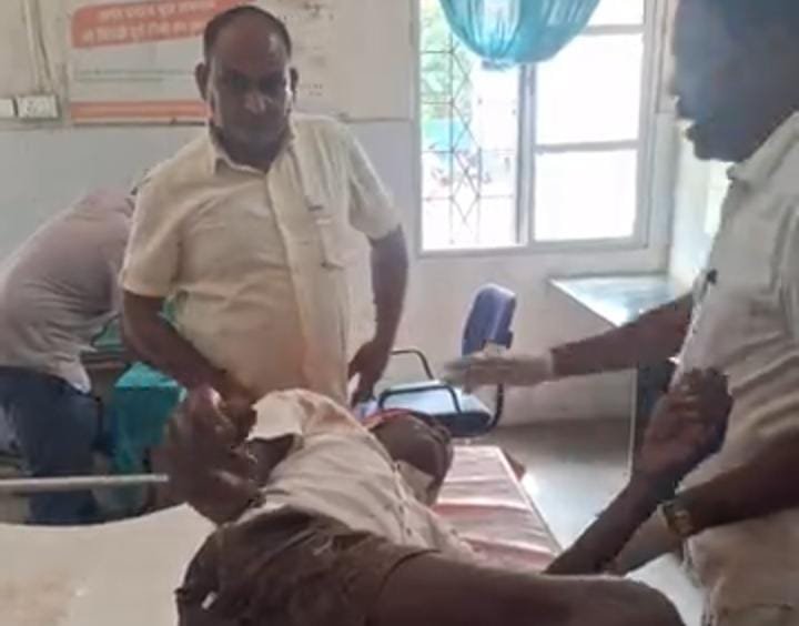 Balrampur:हादसे में बुजुर्ग को अज्ञात वाहन ने मारी टक्कर, गंभीर रूप से घायल