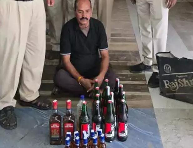 Balrampur: अवैध शराब और नशीले इंजेक्शन की तस्करी पर उड़नदस्ता की कार्रवाई, दो गिरफ्तार