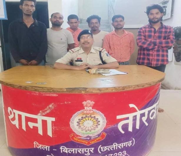 Bilaspur: देवरी खुर्द में जुआ खेलते 6 जुआरी गिरफ्तार