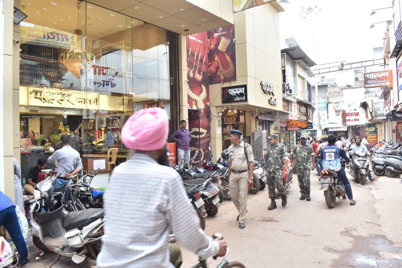 Durg : दीपावली को लेकर SSP विजय अग्रवाल ने ली सुरक्षा बैठक, पुलिस अधिकारीयों को सतर्क रहने के दिए निर्देश