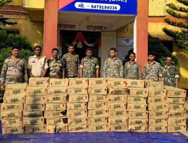 Bastar में पुलिस की बड़ी कार्रवाईः 100 पेटी गोवा व्हिस्की जब्त, तस्कर फरार