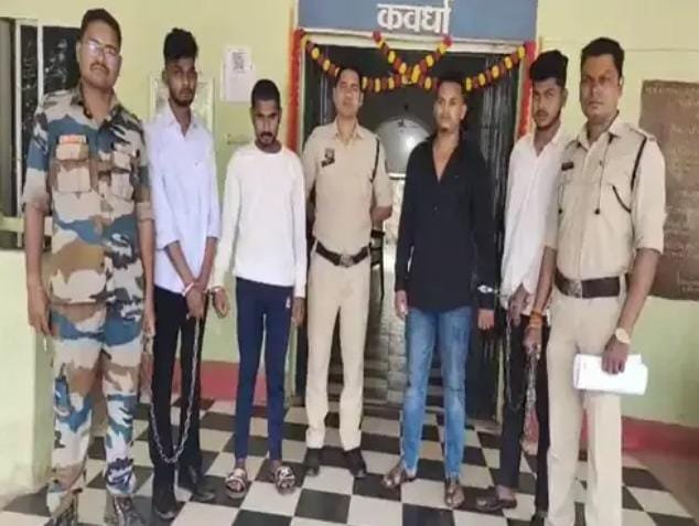 Kawardha: सड़क पर पटाखे फोड़ने वाले 4 उपद्रवियों को पुलिस ने किया गिरफ्तार