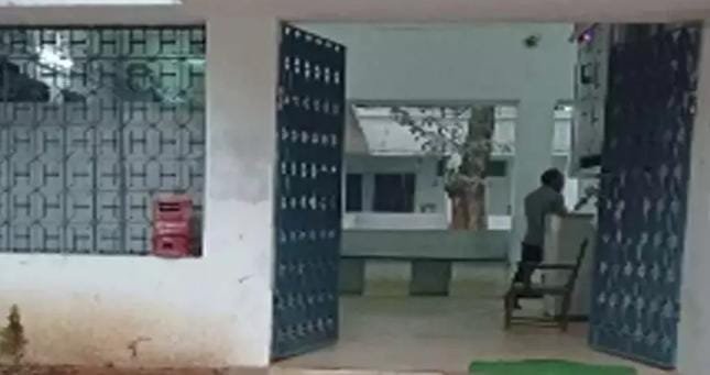 Gariyaband: कोर्ट परिसर में भृत्य ने फांसी लगाकर की आत्महत्या